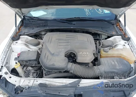 2015 Chrysler 300 S z USA, uszkodzony, nr VIN 2C3CCABG7FH755711